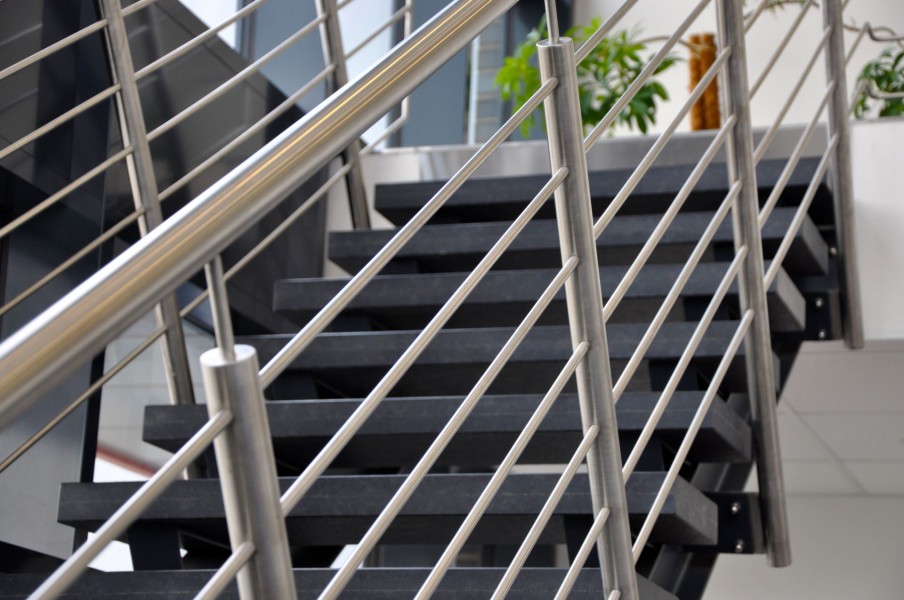 Avantages d'un garde-corps en acier inoxydable par rapport aux gardes-corps en fer