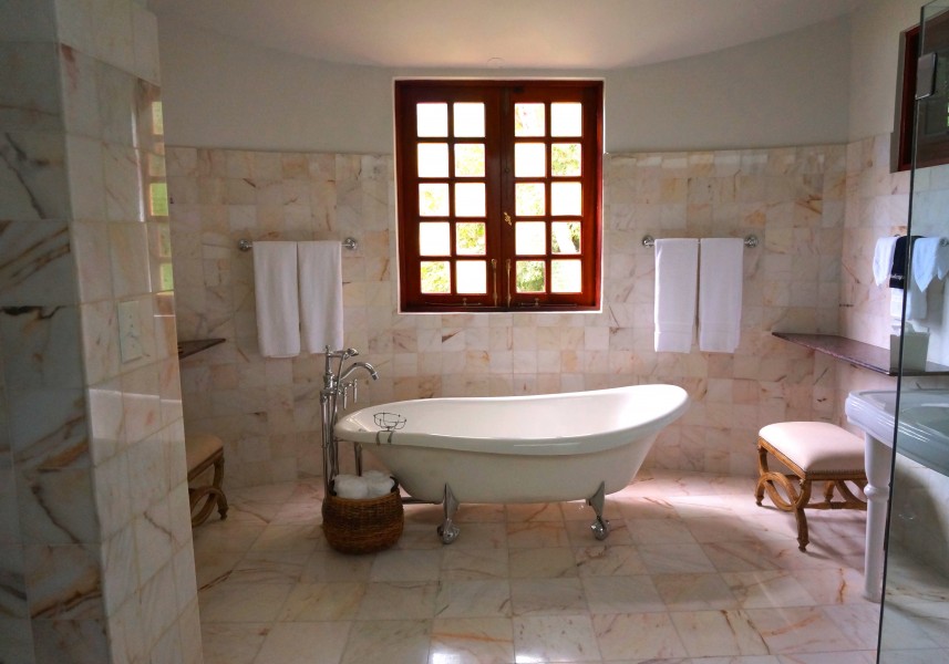Mosaïque de salle de bain : rénovation et décoration