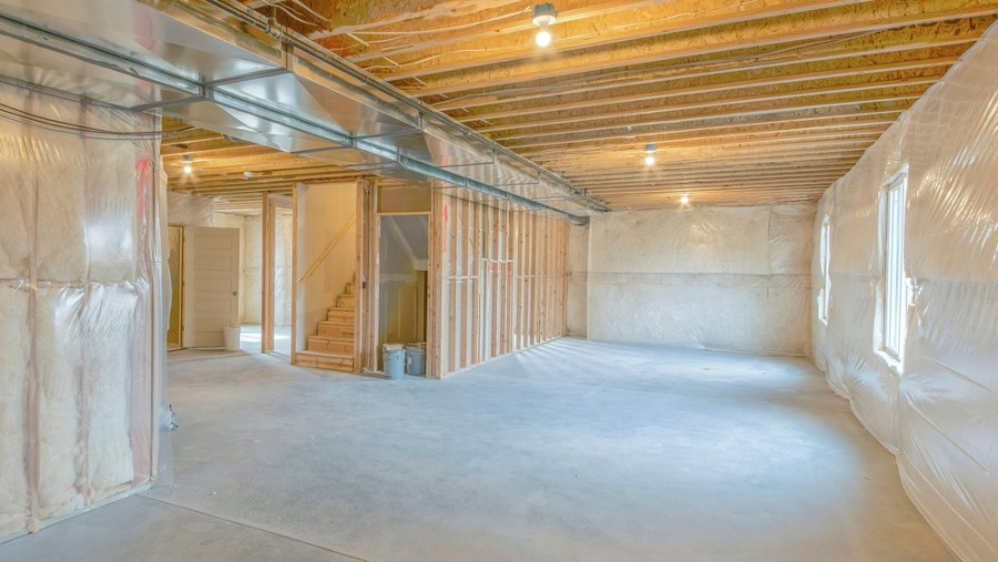 Quelles sont les normes de sécurité à respecter lors de la construction d'une maison avec sous-sol ?