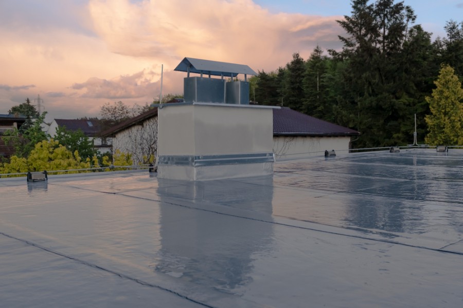 Quelles sont les normes d’évacuation des eaux pluviales pour un toit plat ?